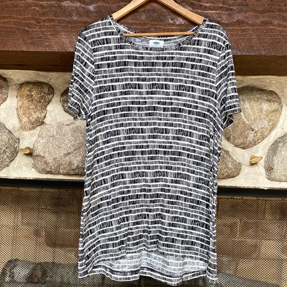 Old Navy tee - Picture 1 of 6